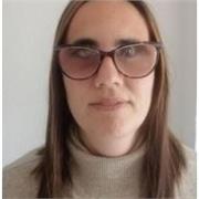 Profesora imparte clases de lengua, lectura comprensiva, sociales y naturales en educación primaria y braille para adultos